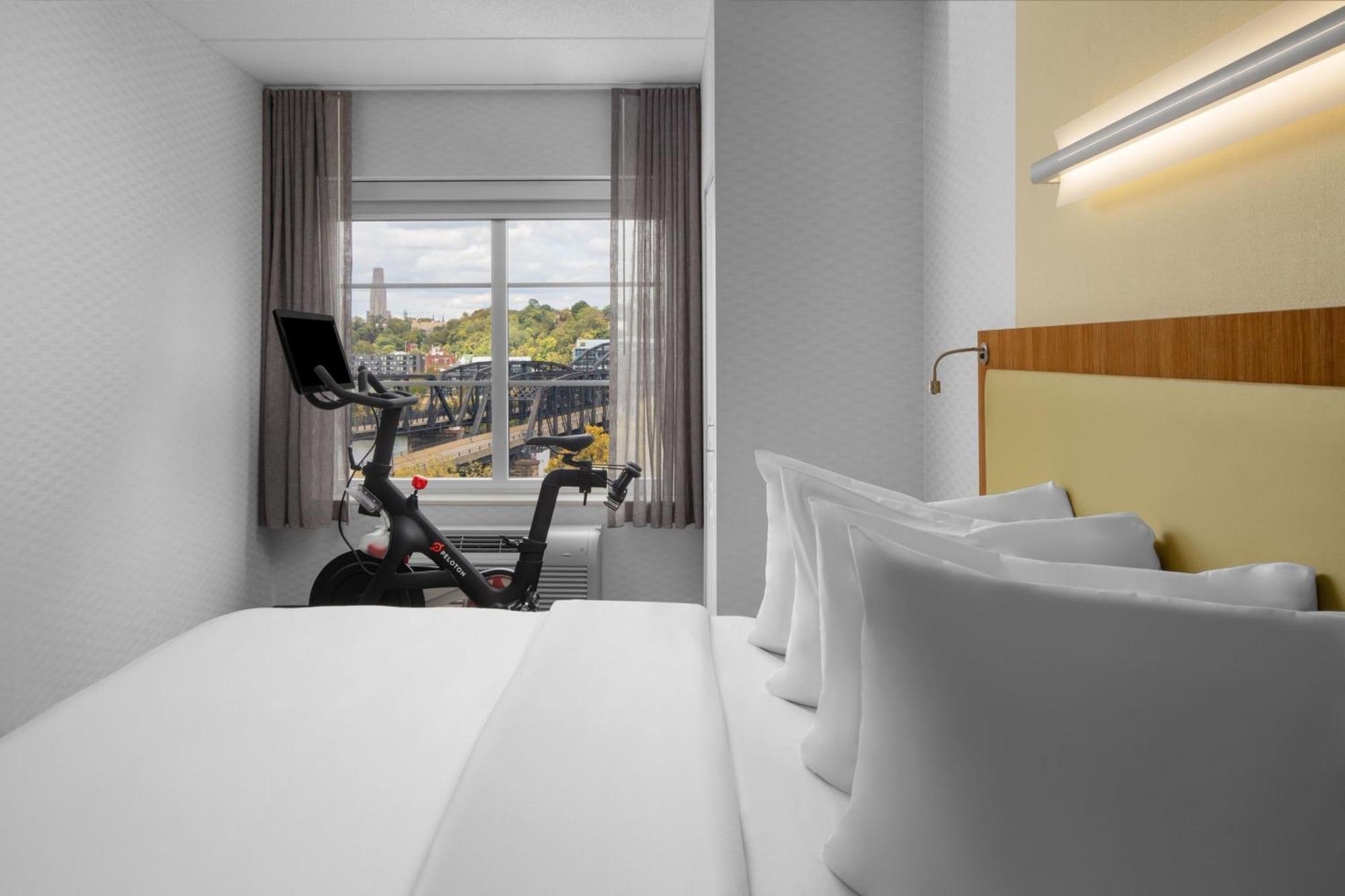 Springhill Suites Pittsburgh Southside Works Exterior photo