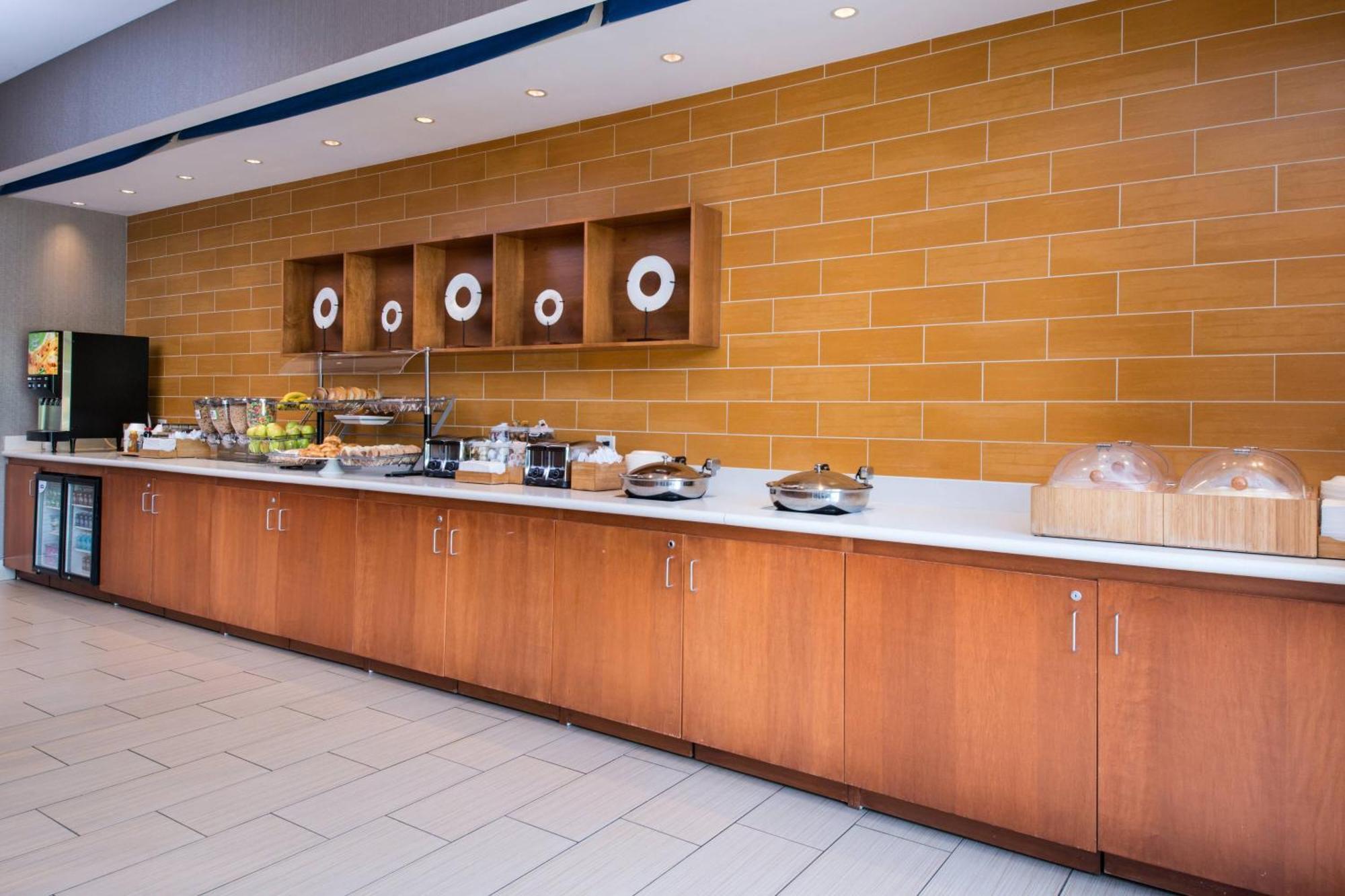 Springhill Suites Pittsburgh Southside Works Exterior photo